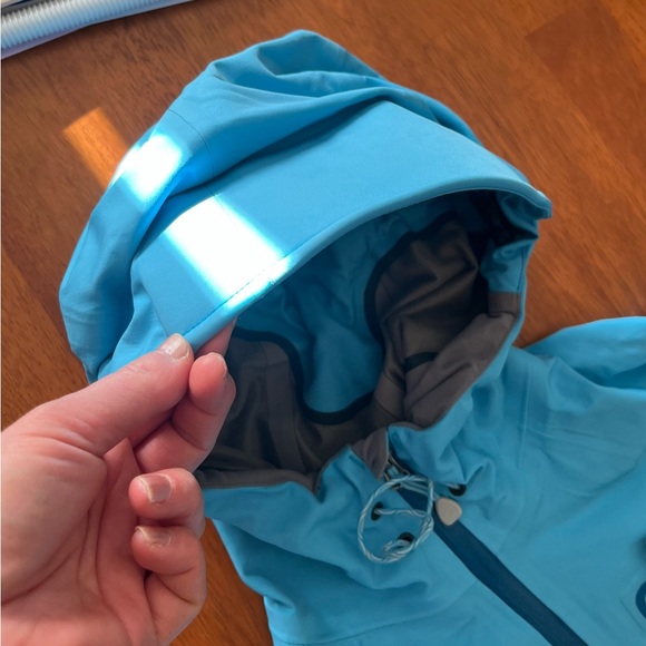 Mountain Hard Wear Women’s Waterproof Jacket - Picture 8 of 8